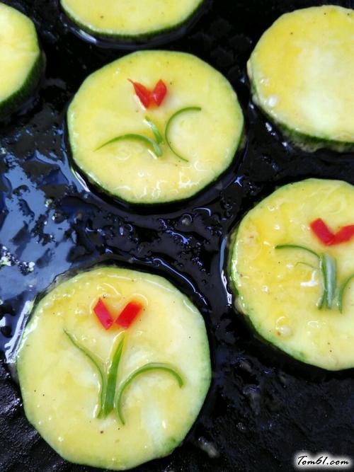 【香煎西葫芦饼】