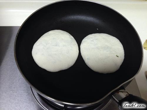 【芹香发面饼】