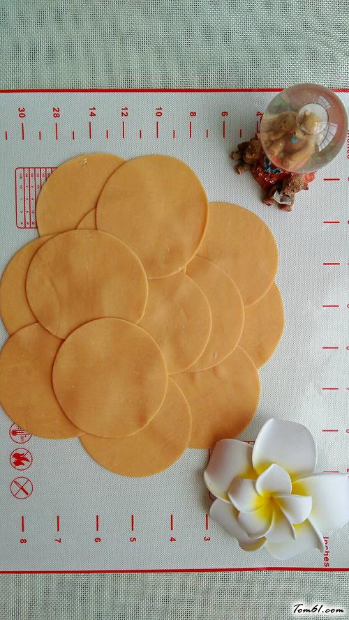 【胡萝卜元宝饺】