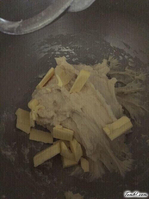 【炼乳小面包】