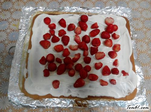 【草莓淡奶油蛋糕卷】