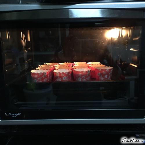 【纸杯葡萄干蛋糕】