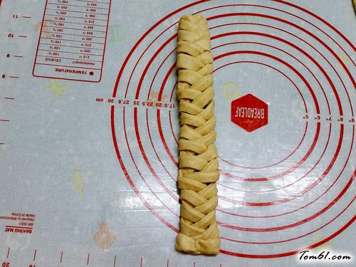 【全麥葡萄乾辮子包】