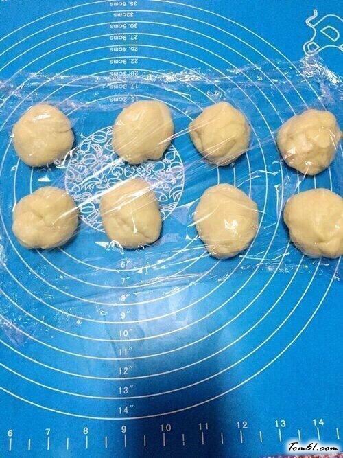 【炼乳小面包】