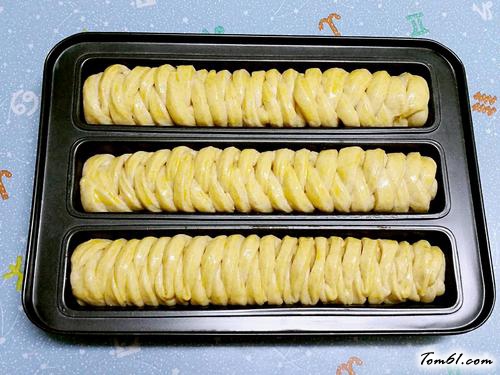 【全麥葡萄乾辮子包】