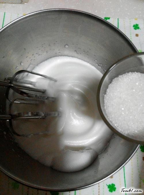 【草莓淡奶油蛋糕卷】