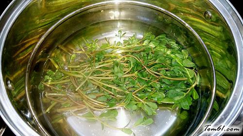 【马齿苋蒜香鸡蛋饼】