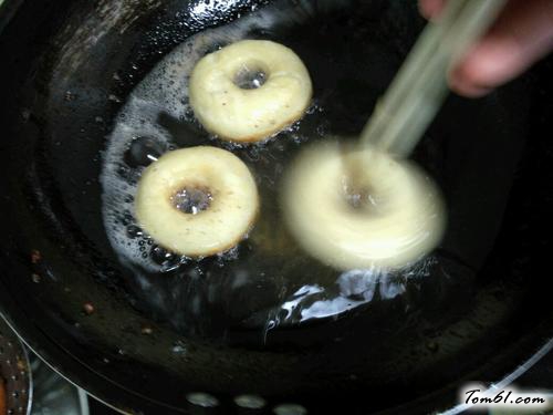 【巧克力淋面甜甜圈】