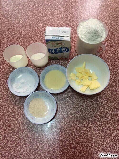 【炼乳小面包】