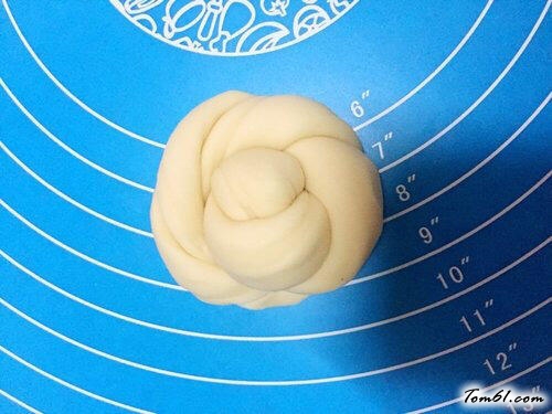 【炼乳小面包】