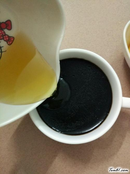 【蜂蜜汁龟苓膏】