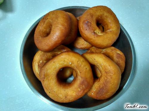 【巧克力淋面甜甜圈】