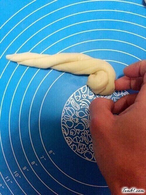 【炼乳小面包】