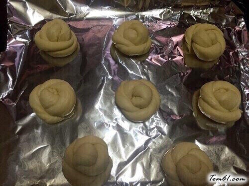 【炼乳小面包】