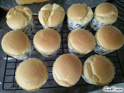 【水果奶油杯子蛋糕】