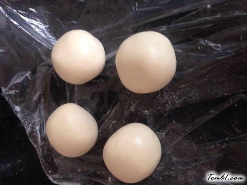 【豆沙芝麻团】