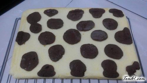 【奶牛花纹蛋糕卷】