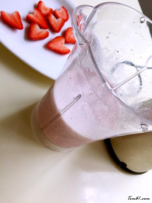 【草莓牛奶冰棒】