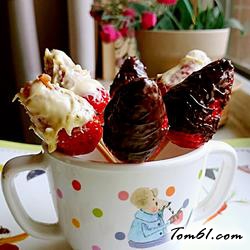 萌萌哒草莓棒棒糖的做法