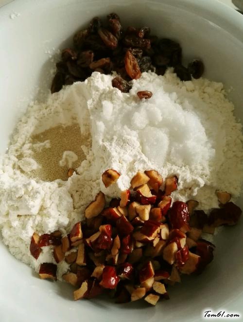 【葡萄干红枣发糕】