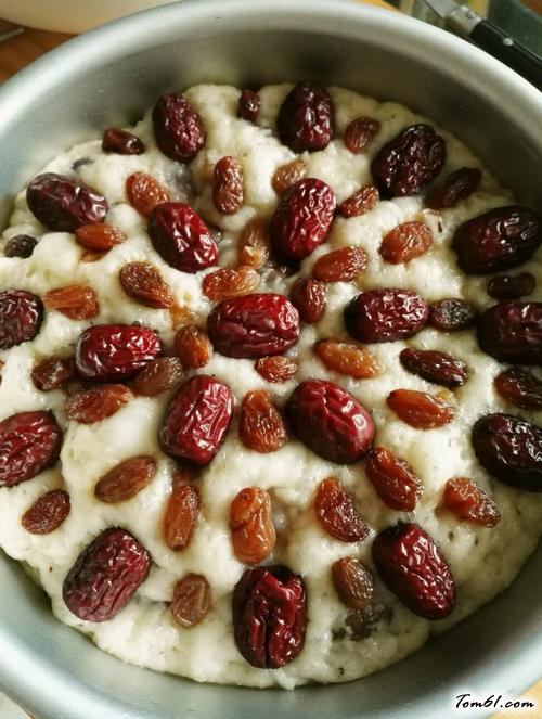 【葡萄干红枣发糕】