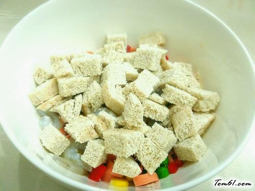 【鸡蛋烤馒头丁】