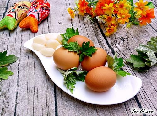 【 端午艾叶煮鸡蛋】