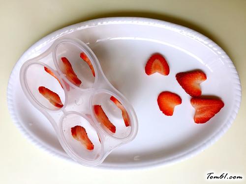 【草莓牛奶冰棒】