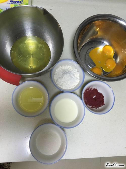 【草莓酸奶蛋糕卷】