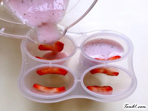 【草莓牛奶冰棒】