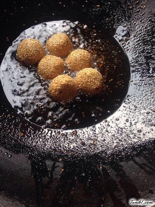 【豆沙芝麻团】