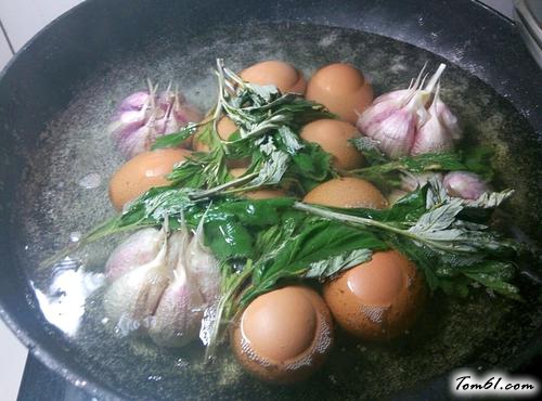 【 端午艾叶煮鸡蛋】