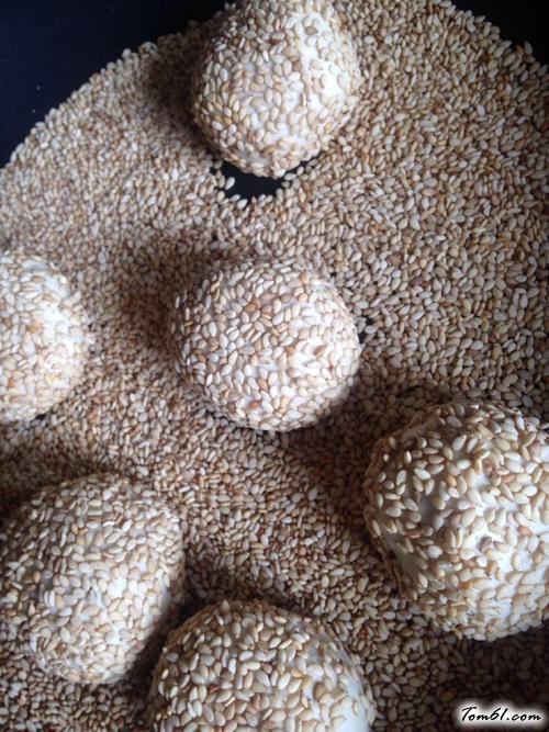 【豆沙芝麻团】