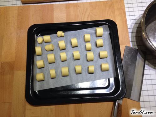 【奶香小面包】