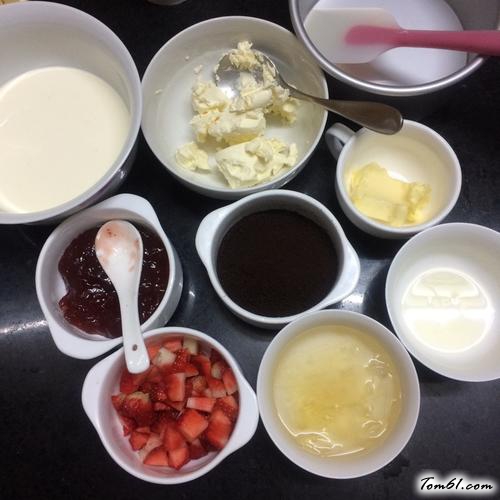 【草莓慕斯蛋糕】