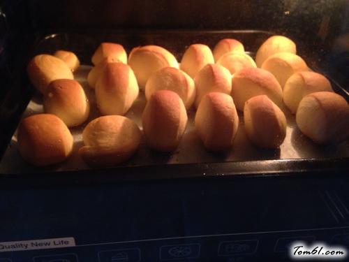 【奶香小面包】