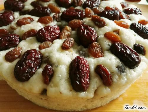 【葡萄干红枣发糕】