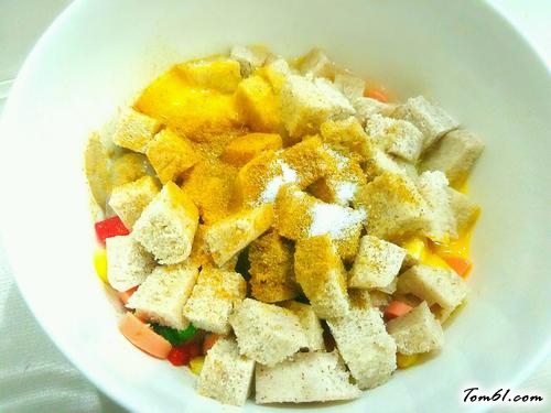 【鸡蛋烤馒头丁】