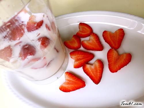 【草莓牛奶冰棒】