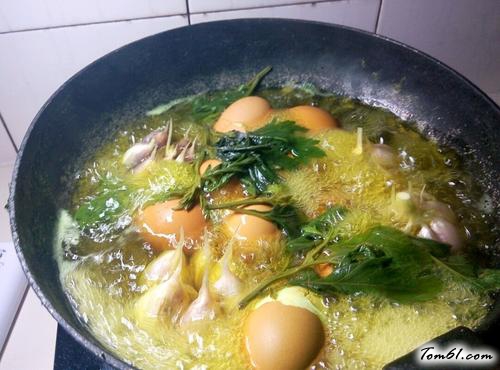 【 端午艾叶煮鸡蛋】