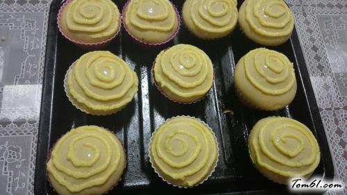 【卡仕达香蕉肉松面包】