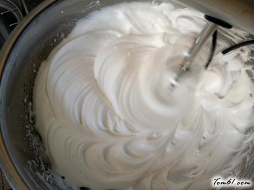 【沙拉肉松双色海绵蛋糕卷】