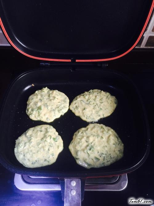 【芹菜叶片片】