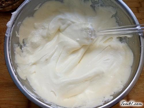 【沙拉肉松双色海绵蛋糕卷】