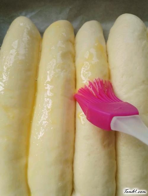 【奶酥粒排包】