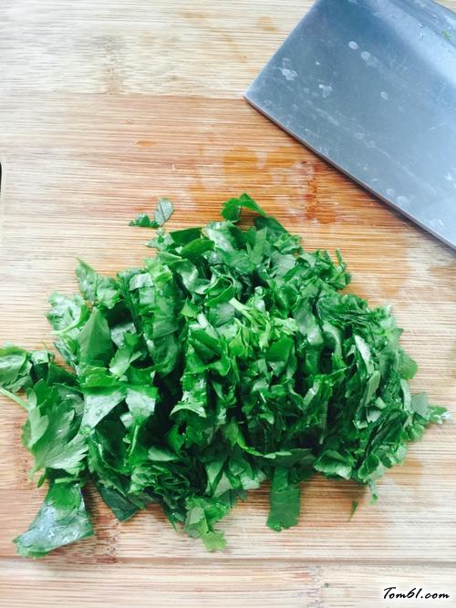 【芹菜叶片片】