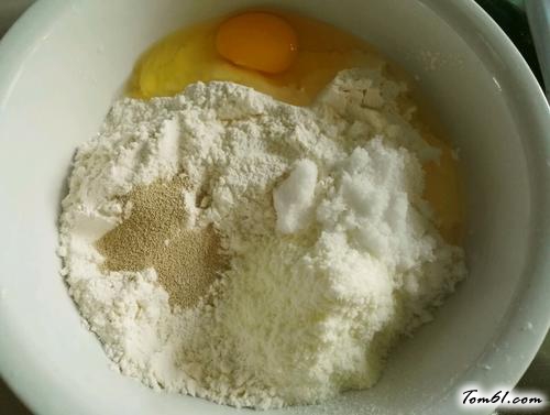 【奶酥粒排包】