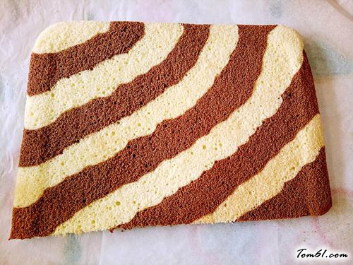 【沙拉肉松双色海绵蛋糕卷】