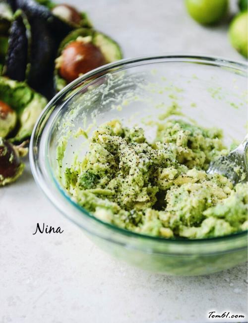 【烤圣女果鳄梨莎莎酱】