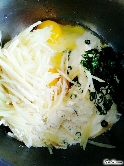 【土豆丝煎饼】